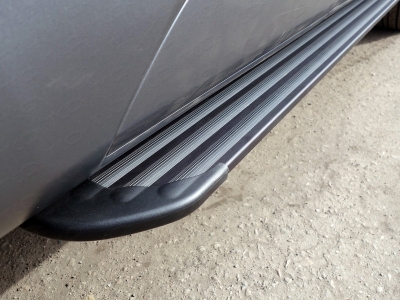 Пороги алюминиевые Slim Line Black ТСС для Hyundai Santa Fe 2015-2018